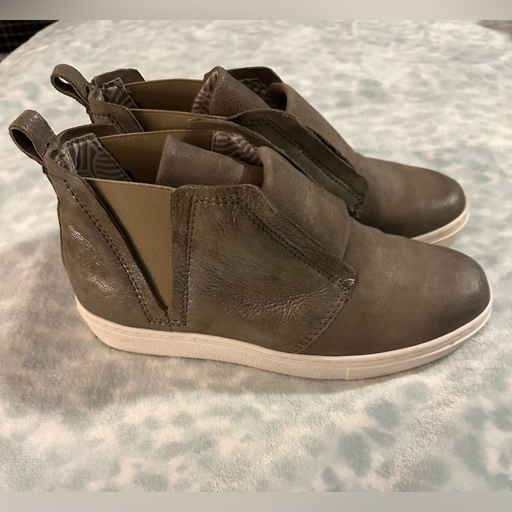 Miz Mooz Laurent US 7.5 EU 38 Ankle Bootie Sneaker Metallic Pewter Pull On Boots